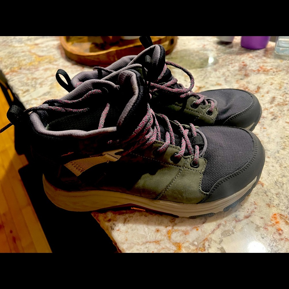 Teva Hiking Boots Women’s 9 Waterproof Vibram Sole Trail Outdoor LIKE NEW